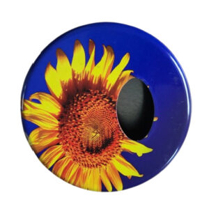 zakasbakje met zonnebloemmotief. Sluit met draaideksel.