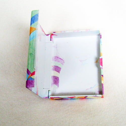 Sigarettendoosje design gekleurde blokjes