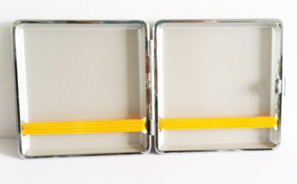 Sigarettenkoker wit paard met blauwe lucht