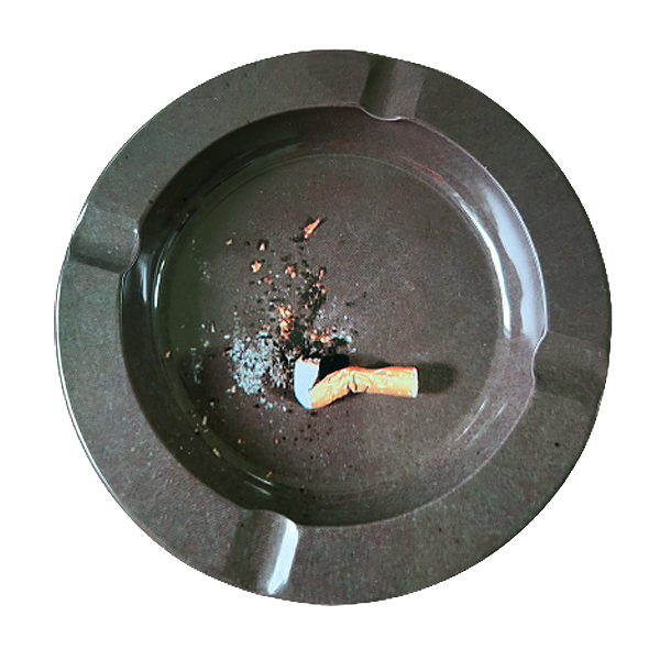 Asbak uitgedrukte sigaret