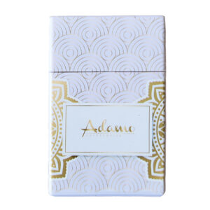 Wit sigarettendoosje met goudkleur