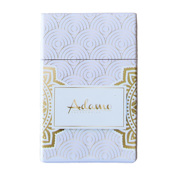 Wit sigarettendoosje met goudkleur