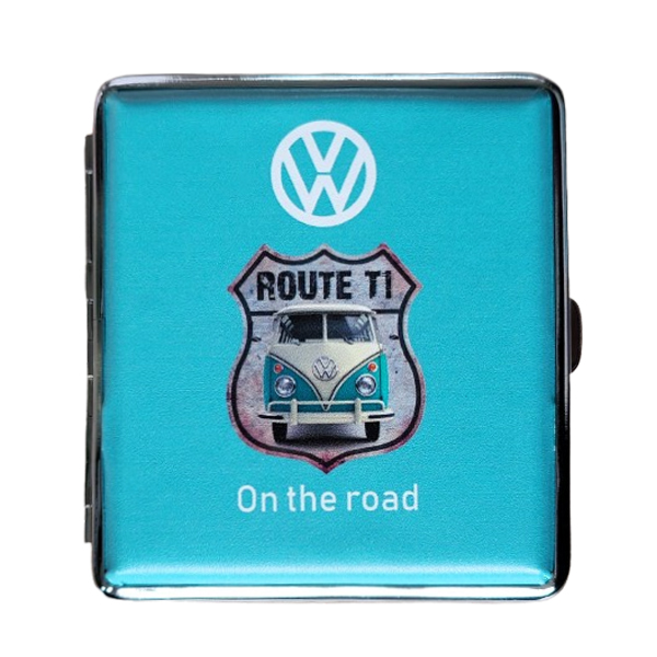 Sigarettenkoker volkswagen on the road turquoise