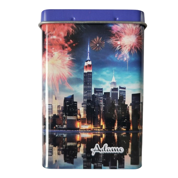 Sigarettendoosje met een afbeelding van vuurwerk in een grote stad