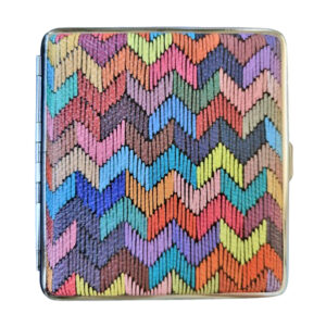 Leuke sigarettenkoker met zigzagmotief